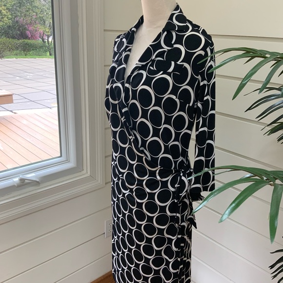 AGB Plus Size Black and White Geometrical Wrap Dress. Size 16 - Picture 3 of 6